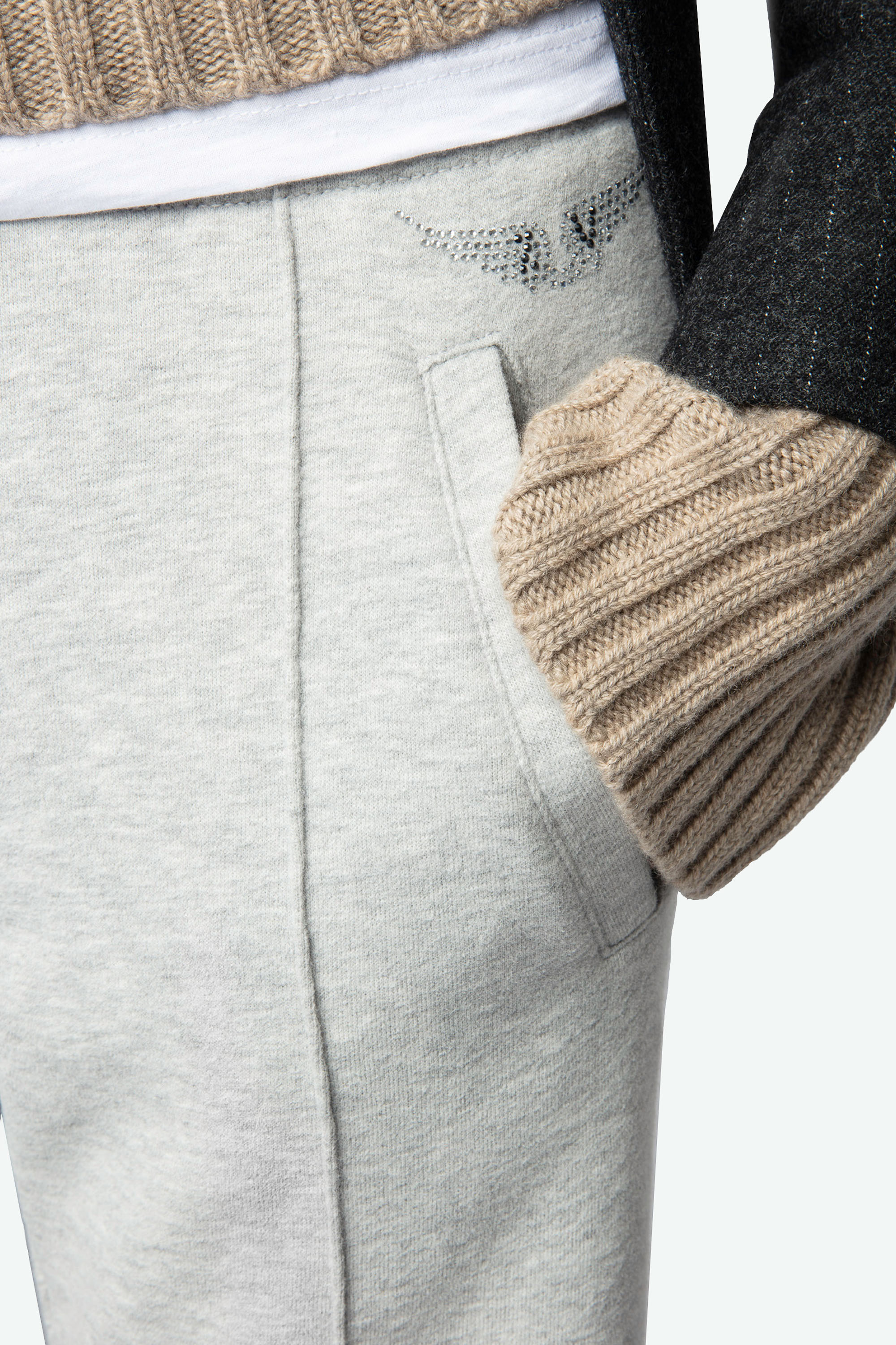 [특가] Chill Wings Strass Sweatpants